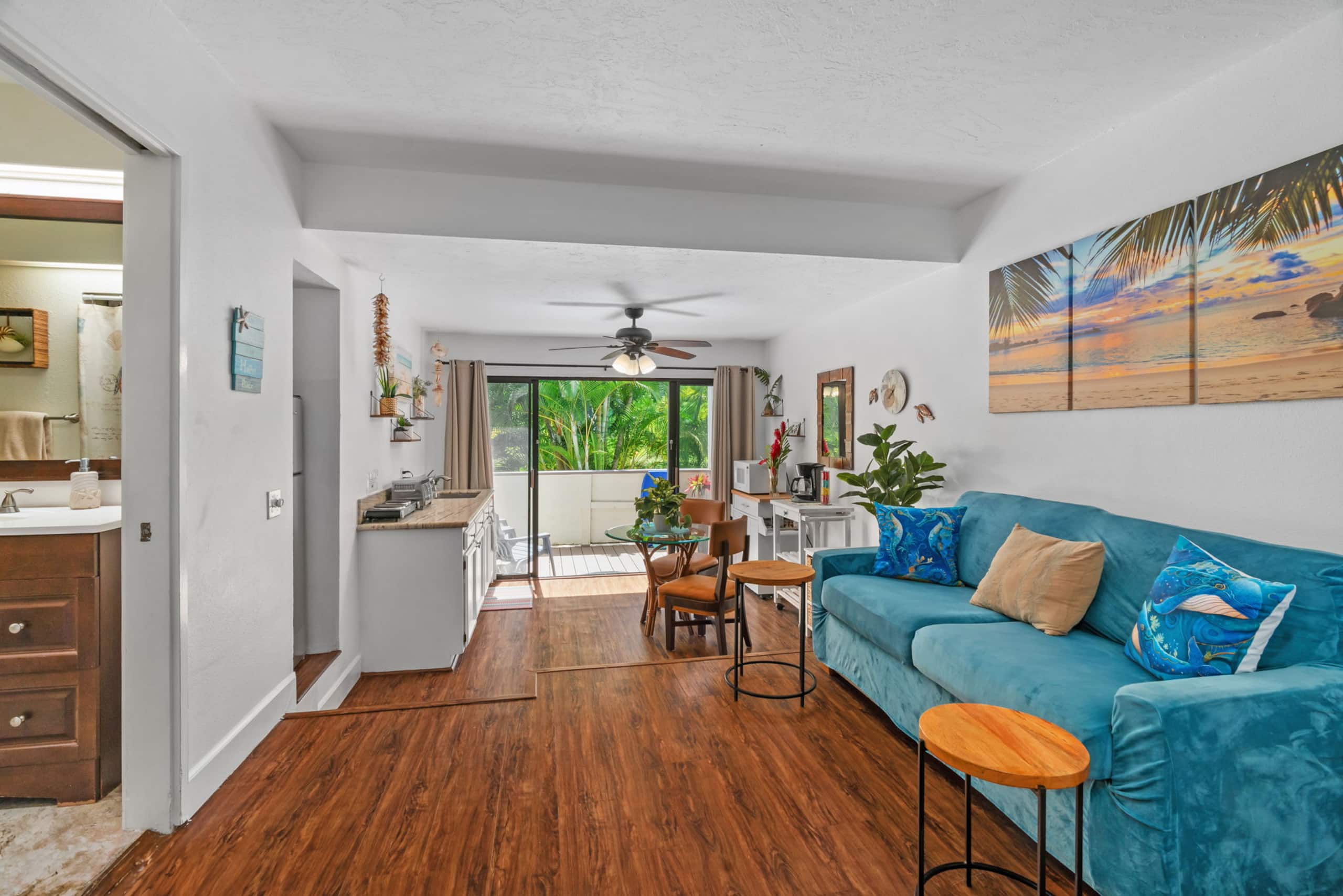 North shore condo w/ pool & private laundry - Image 5