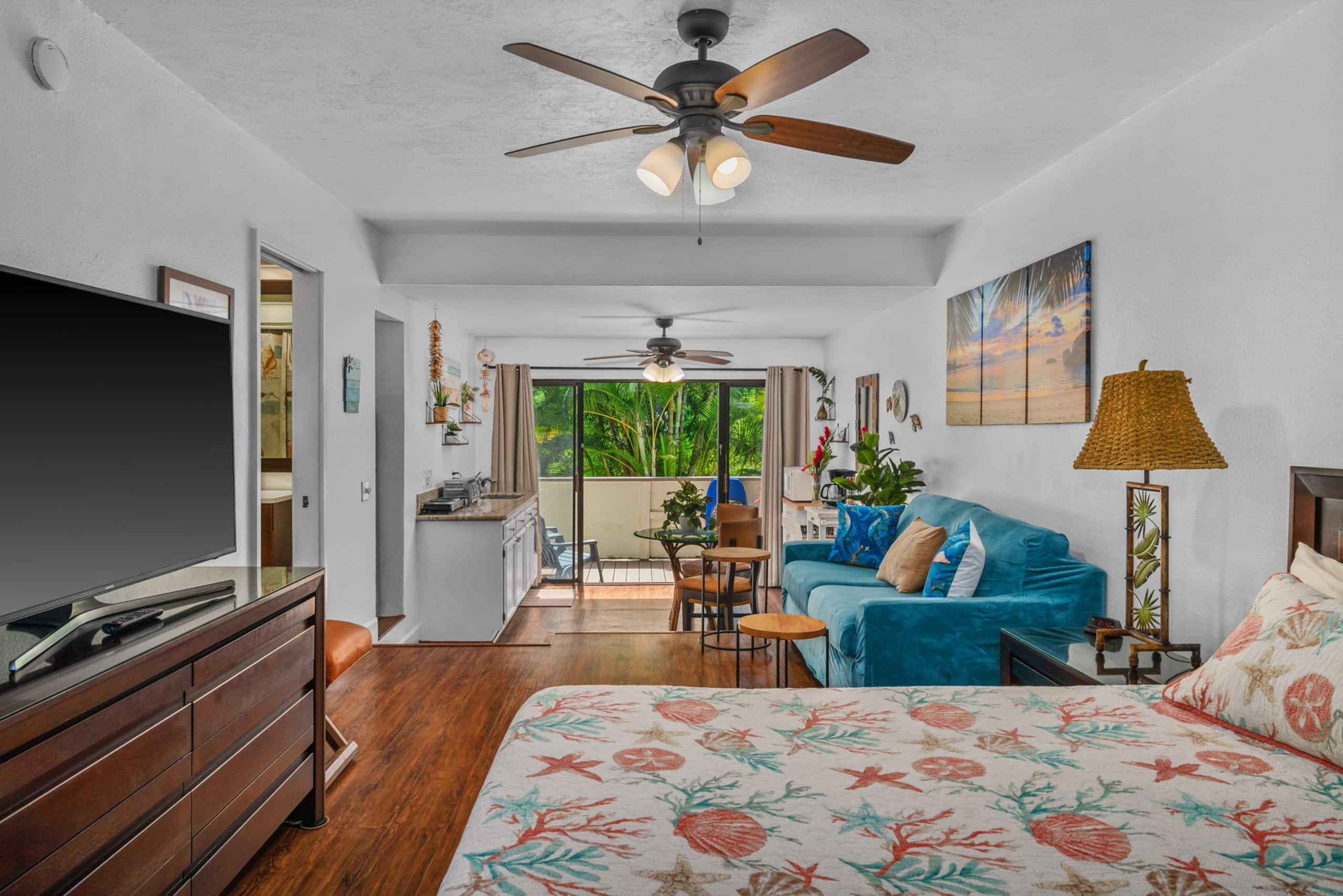 North shore condo w/ pool & private laundry - Image 4