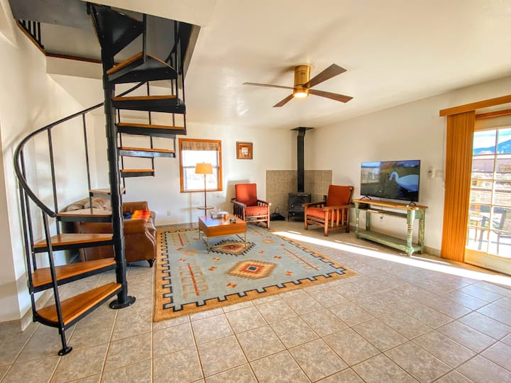 Large Deck W/ Views & Hot Tub - Arroyo Seco