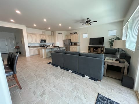Top Airbnb: Spacious family home with pool in Surprise