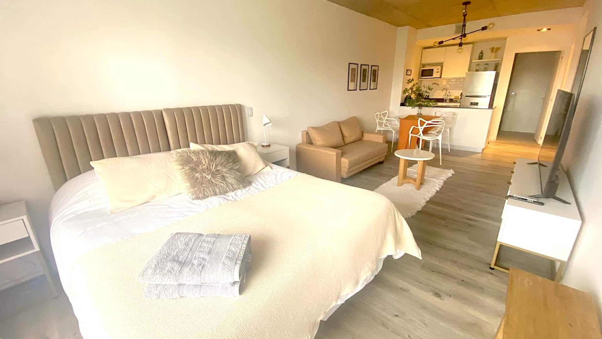 (Q7) Modern & Luminous Studio in Nuñez for 3