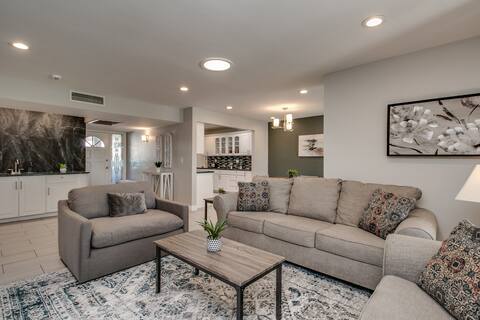 Sun City 55+ Community! 3 Bdrm Golf Course Home!