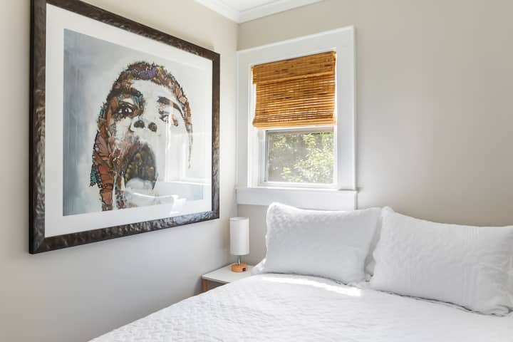 ห้องอาลี: 3 จาก 3 ห้องนอนที่ตั้งอยู่ชั้นล่าง 