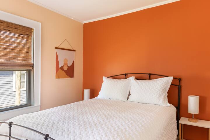 ห้องอาบแดด: 2 ใน 3 ห้องนอนตั้งอยู่ชั้นล่าง 