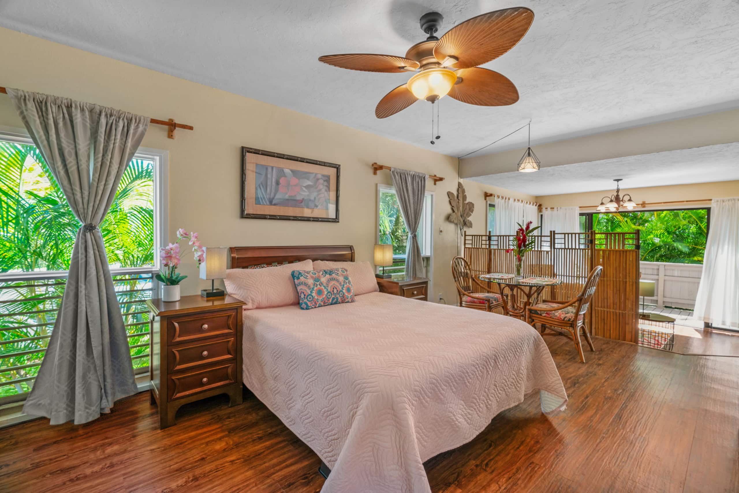North shore condo w/ full kitchen, laundry & pool - Image 1