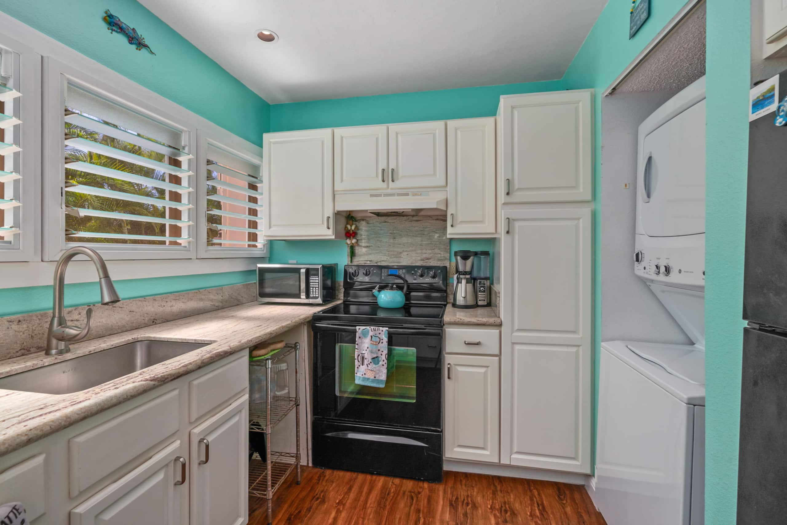 North shore condo w/ full kitchen, laundry & pool - Image 9