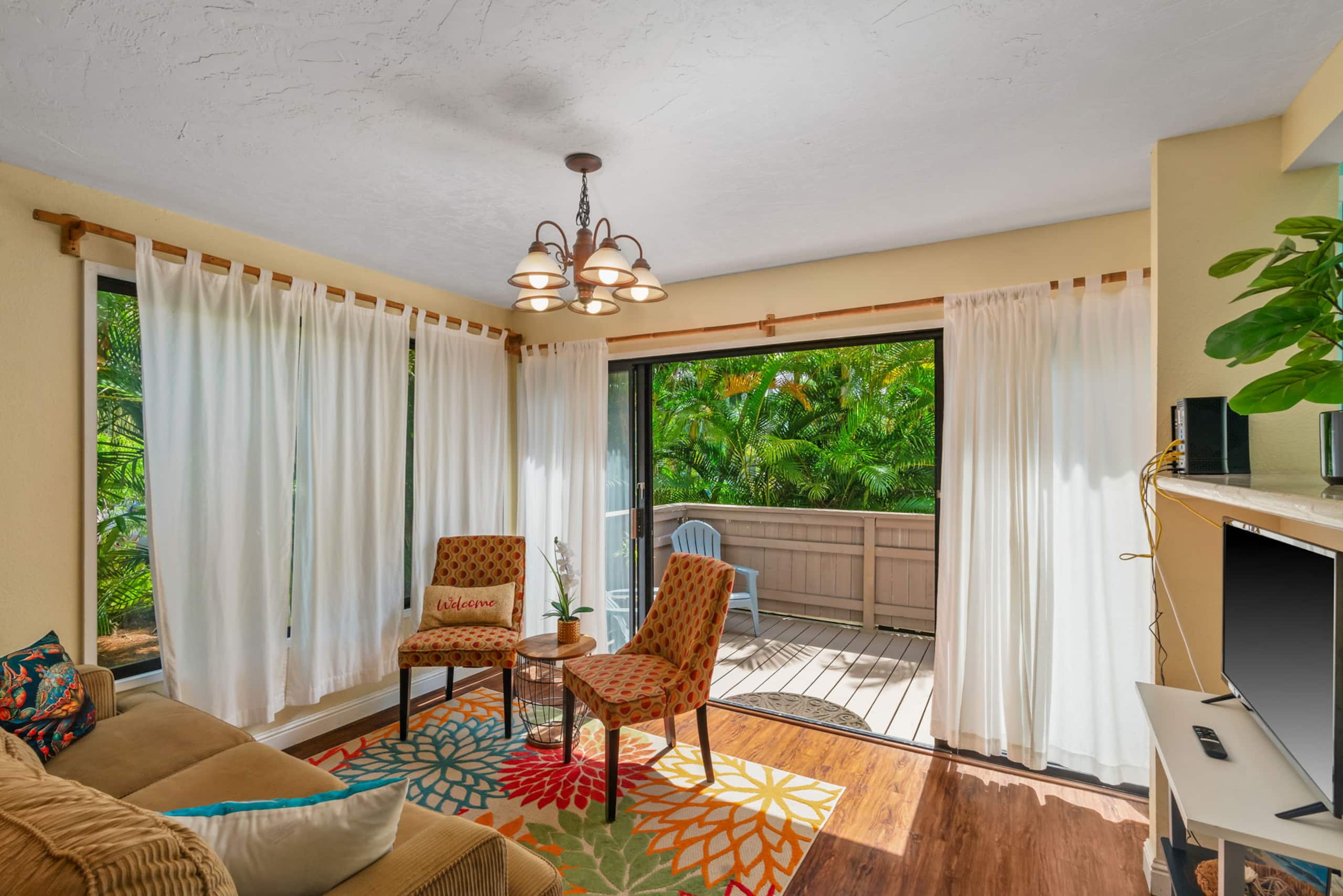 North shore condo w/ full kitchen, laundry & pool - Image 6