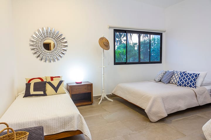 Experimenta noches de descanso en nuestras camas de primera calidad, que ofrecen la combinación perfecta de comodidad y calidad para una experiencia de sueño rejuvenecedora