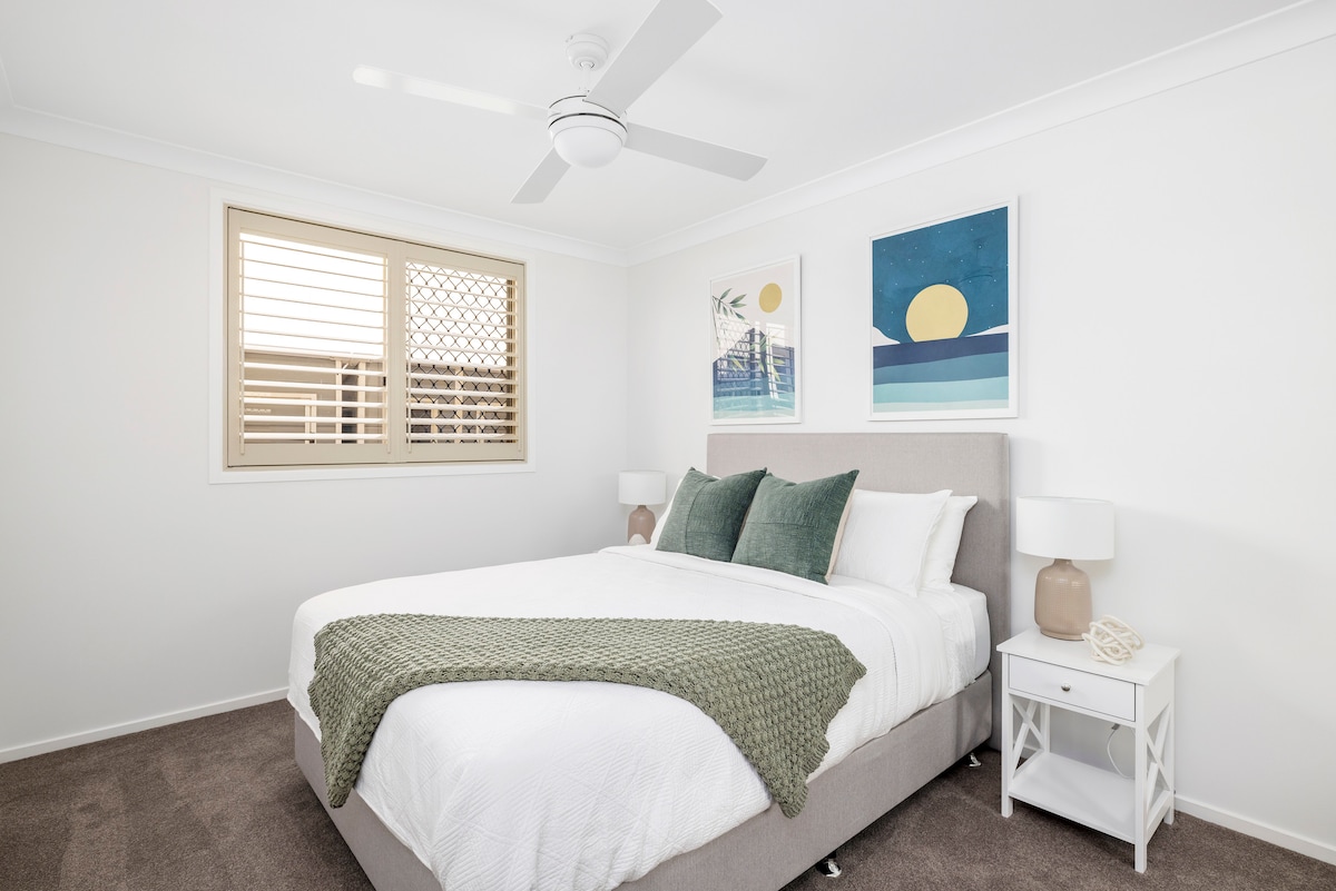 Queen bedroom downstairs