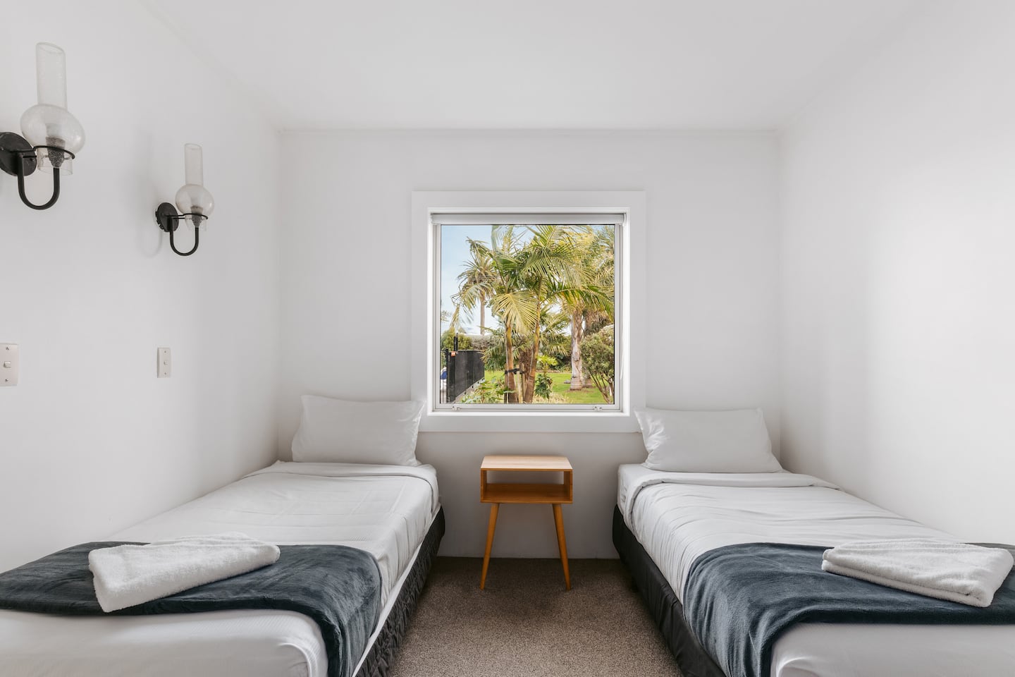 One Bedroom Apartment W Aircon - Avalon Motel 5