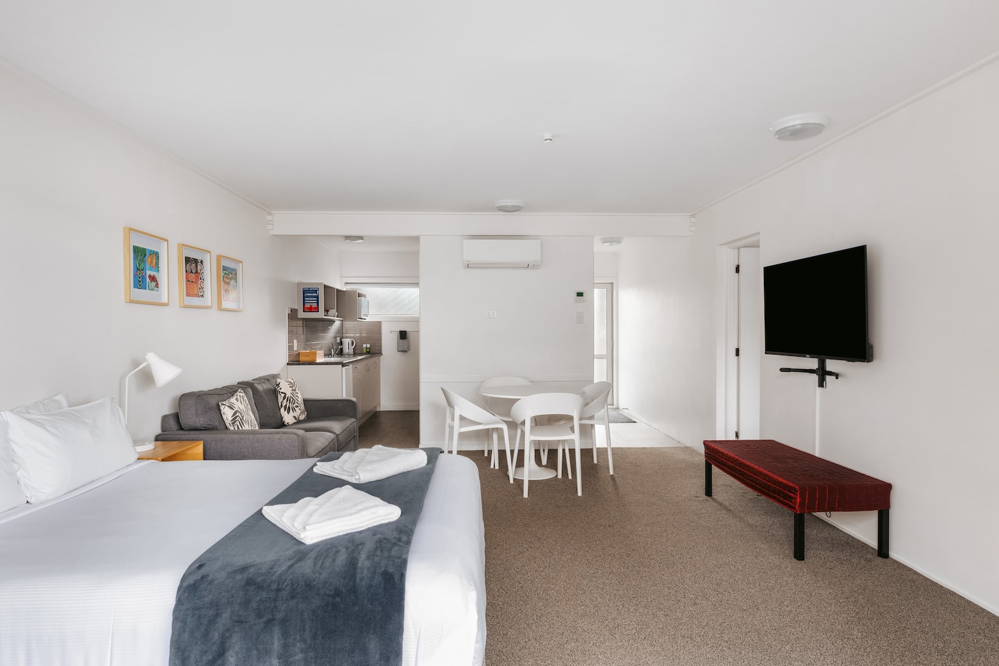 One Bedroom Apartment W Aircon - Avalon Motel 2