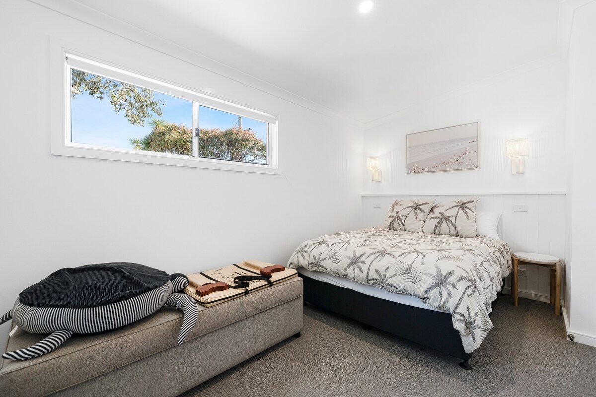 الاسترخاء في الهدوء الاستوائي: ملاذك المريح في انتظارك