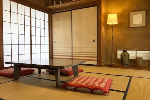 Lie down and relax in the tatami mat room. 110 ㎡ Entire home * Nostalgia like grandma's house * 8 pe