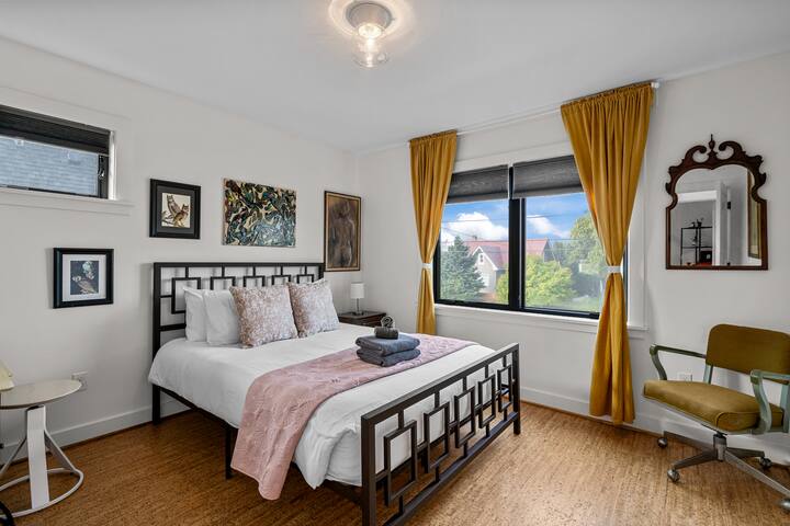 Bright and modern 2bd/2.5ba- close to Alberta st! gallery image 3