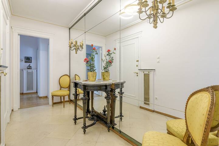 The Avant Garde gallery image 2