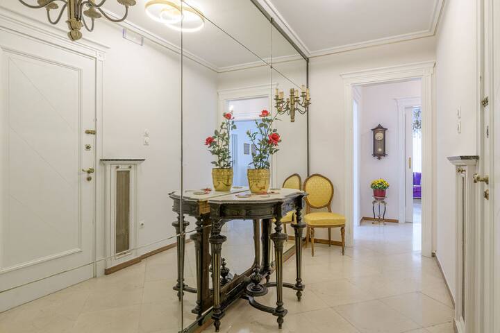 The Avant Garde gallery image 3