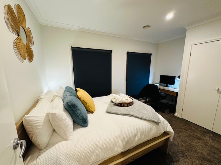 Bed Room 4 - Double Bed / Study