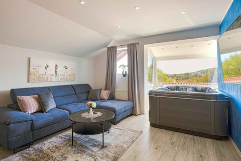 Deluxe Apartment with jacuzzi