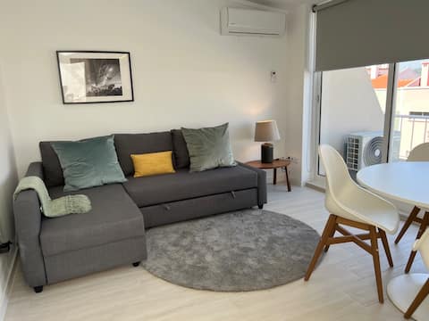 Anúncio popular: Ptyx Apartment | AC | Lift | Balcony em Campo De Ourique