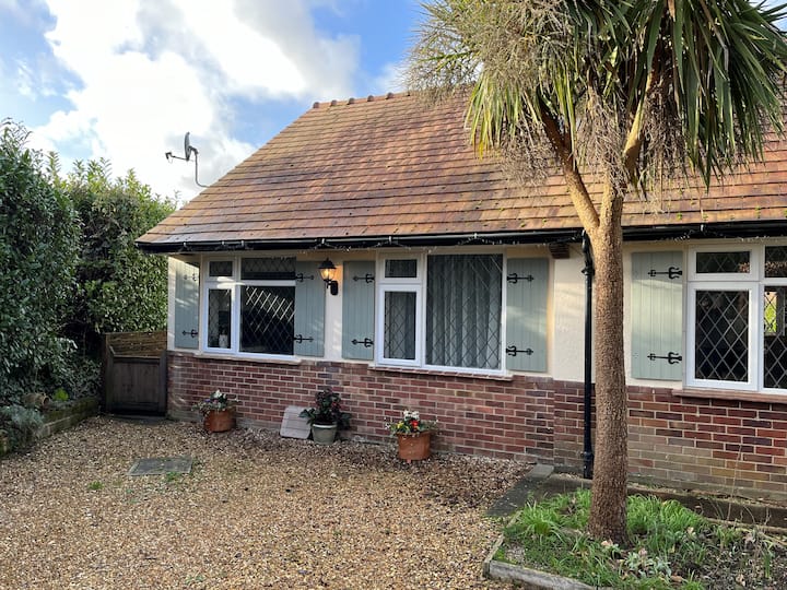 cosy one bed annexe with garden Bungalows for Rent in Bransgore