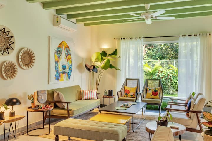 ✨Sunlight pours into this joyful living space where vibrant art, mid-century charm, and tropical greens come together to create a mood that’s equal parts cheerful and chic✨