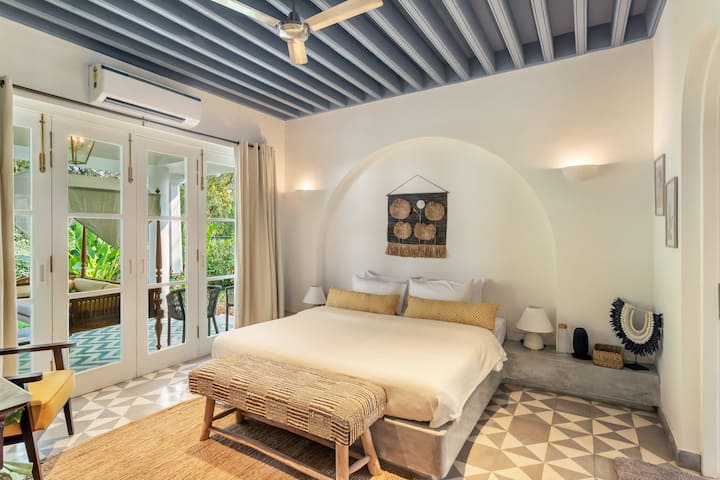✨A calm, earthy retreat with soft curves and artisanal touches—this bedroom opens to a breezy veranda, blending comfort with tropical charm✨
