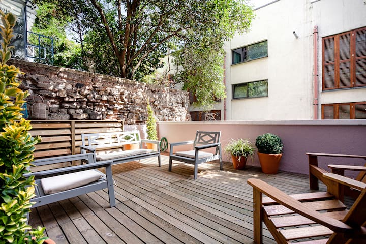 Three Bedroom w. Terrace in Galata (T3)