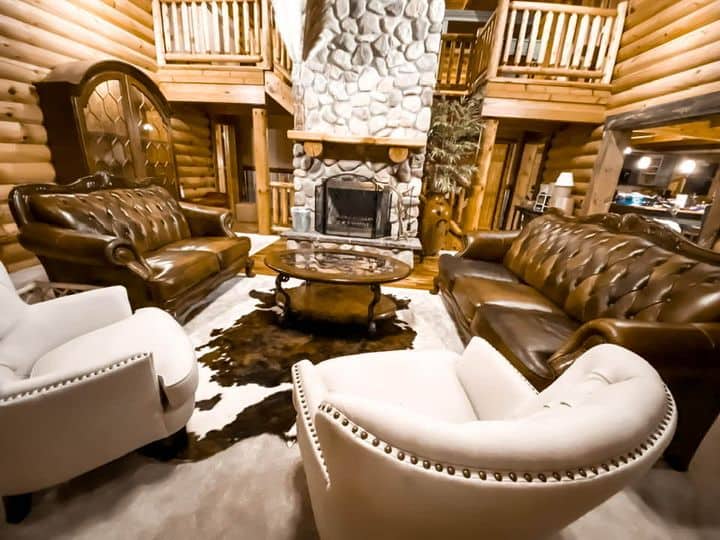 *Luxury Cabin* Near Hocking. Hot Tub. Sleeps 14! - Ohio