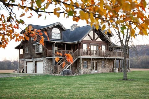 *NEW CABIN* Hot Tub, Sleeps 14. Drive to Hocking!