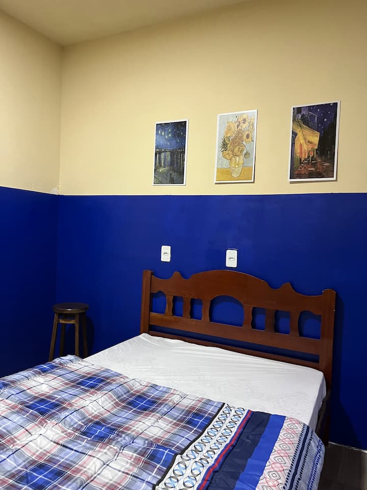 Te informamos que no tenemos sábanas, incluidas sábanas, lomos, almohadas y almohadas, así como juegos de baño, que incluyen toallas faciales, baños y alfombras.