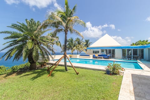 Villa Woo - 3BR with 180-degree ocean views!