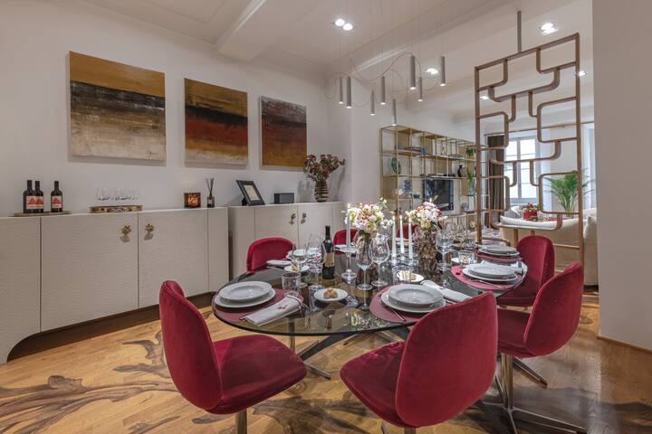 Luxury, location & comfort w/complimentary wine! gallery image 2