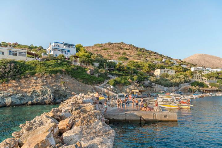 Private Seaside House in Syros gallery image 4
