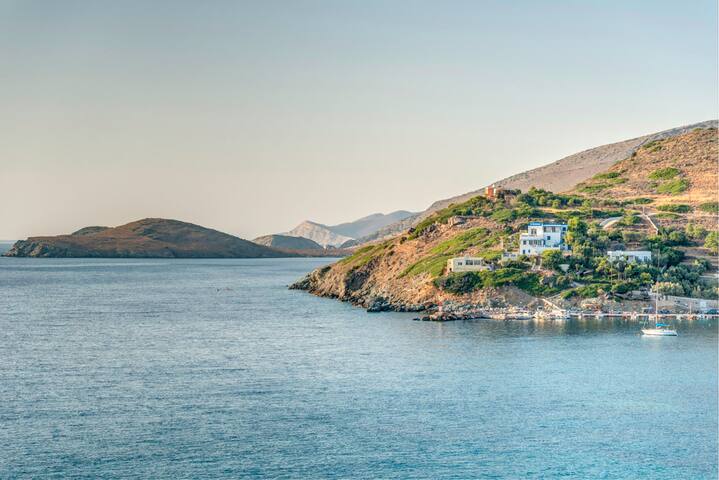 Private Seaside House in Syros gallery image 2