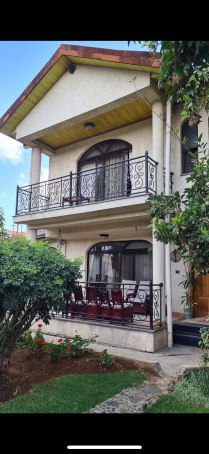 Spacious Home Wi/ Mature Garden - Addis-Abeba