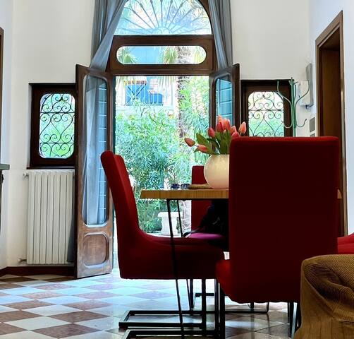 Casa con giardino, Cannaregio, 3 camere 2 bagni gallery image 4