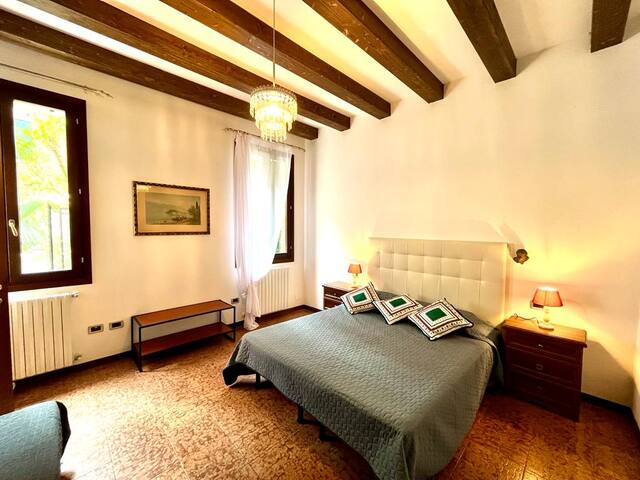 Casa con giardino, Cannaregio, 3 camere 2 bagni gallery image 2