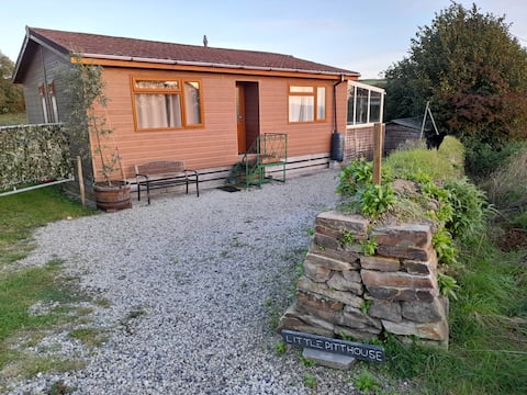 Little pitt house
Pitt house 
Helstone 
Camelford