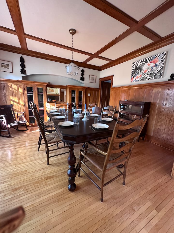 Beautiful 4BR Home-Walk to Beach