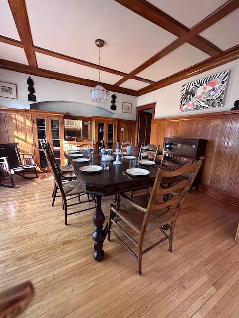 Beautiful 4BR Home-Walk to Beach