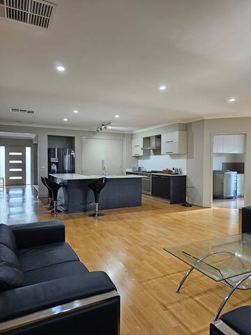 Relaxing Spacious Family Home gallery image 4