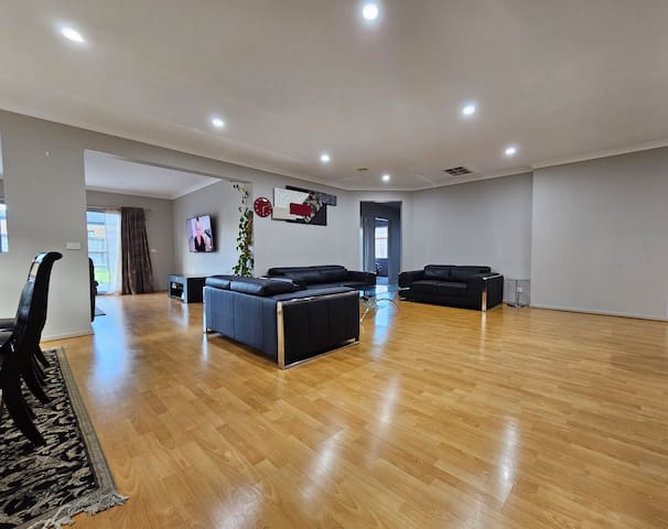 Relaxing Spacious Family Home gallery image 2