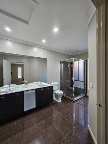 Relaxing Spacious Family Home gallery image 5