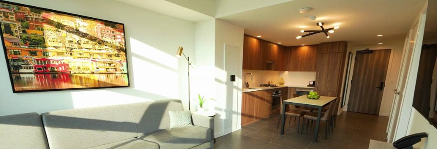 Level Seattle -Stunning Deluxe Two Bedroom Suite gallery image 3
