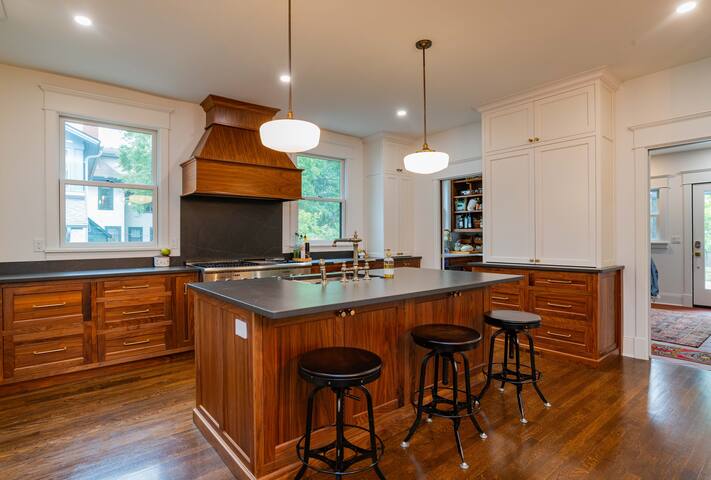 Summit Avenue Mansion gallery image 4