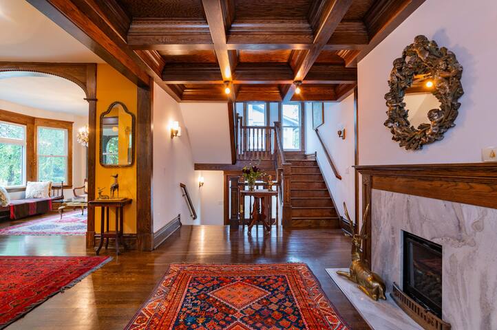 Summit Avenue Mansion gallery image 3