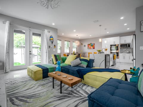 Popular Airbnb listing: 46 Jet hot Tub |Downtown Tampa Palmetto Paradiso in Old West Tampa