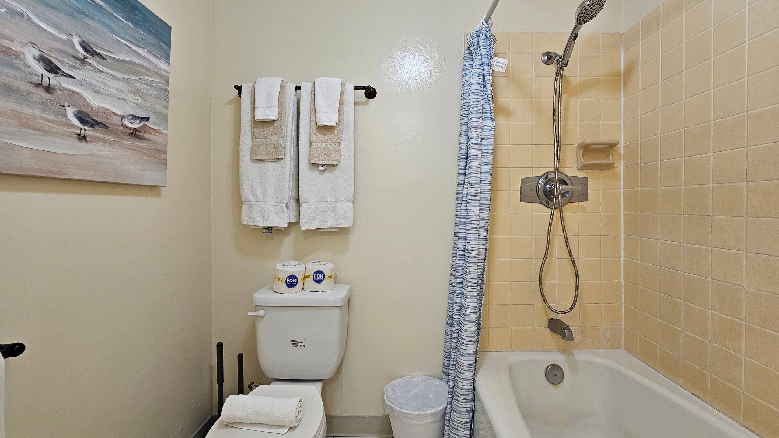 WG 305 | Pool side, Queen bed Balcony Suite - Image 4