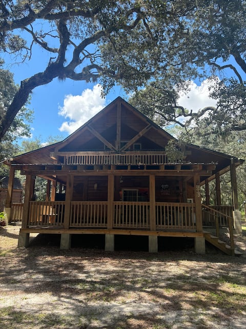 Log Cabin-Custom Built Sleeps 10