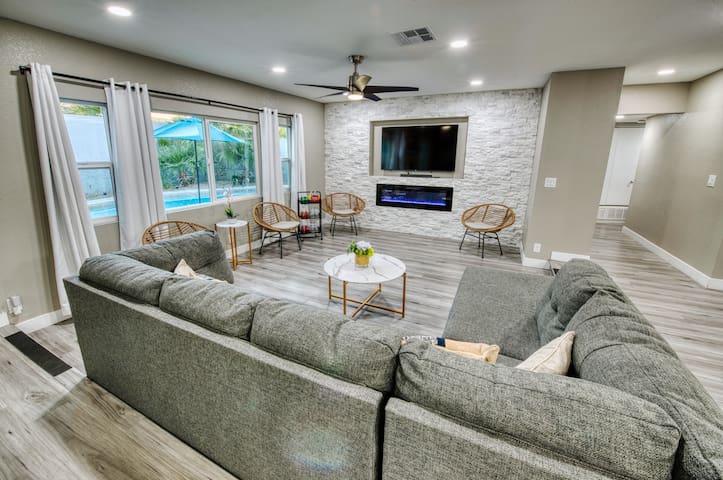 Chef’s Kitchen, Lux Retreat Pool, Near Strip,